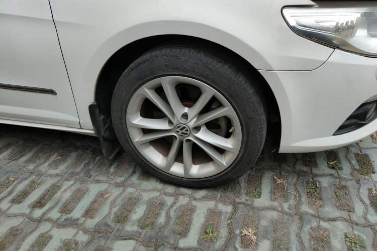Used Volkswagen CC 2012 1.8TSI Prestige Model Right Front Wheel Hub