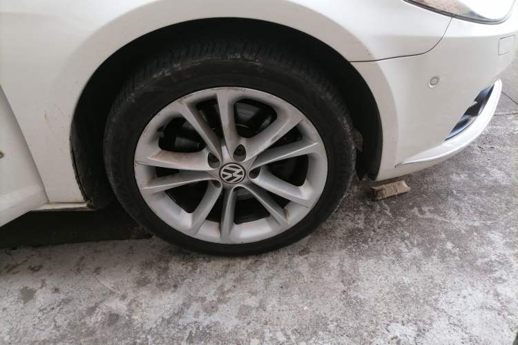 Used Volkswagen CC 2012 1.8TSI Luxury Model Right Front Wheel Hub