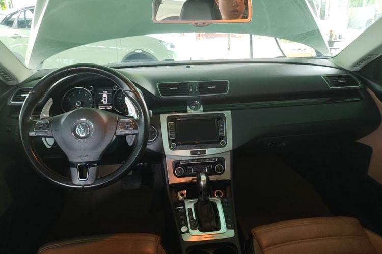 Used Volkswagen CC 2012 3.6 FSI R-Line Center Console