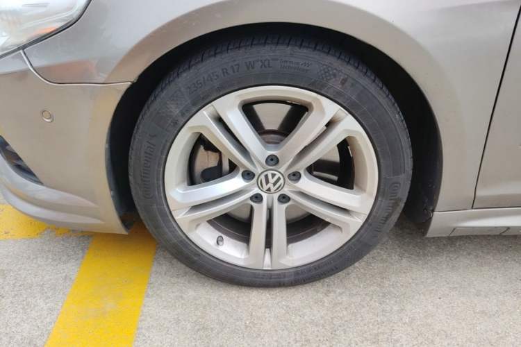 Used Volkswagen CC 2012 3.6 FSI R-Line Left Front Wheel Hub