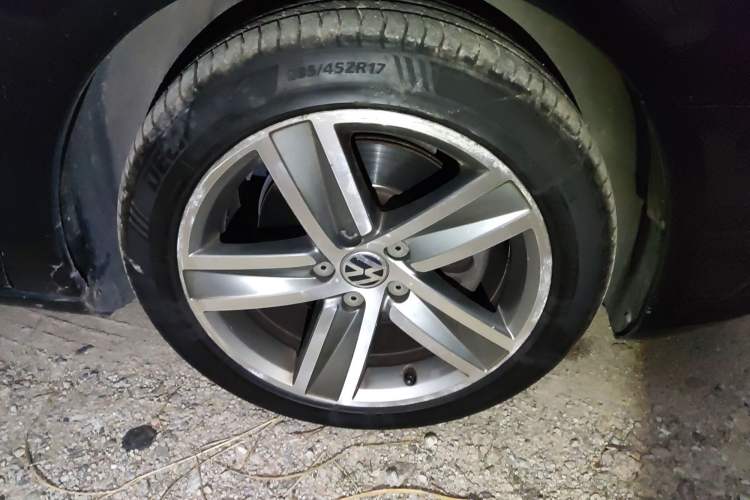 Used Volkswagen CC 2013 1.8TSI Luxury Model Right Front Wheel Hub