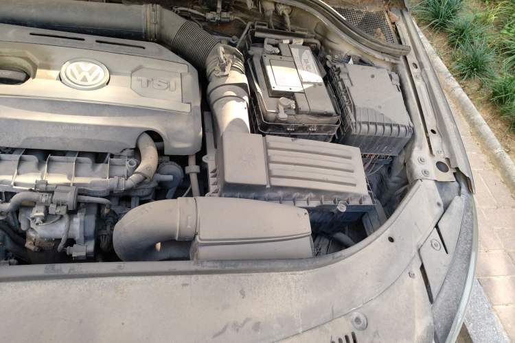 Used Volkswagen CC 2013 1.8TSI Prestige Model Engine Bay Left