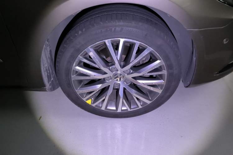 Used Volkswagen CC 2013 2.0 TSI Ultimate Model Right Front Wheel Hub