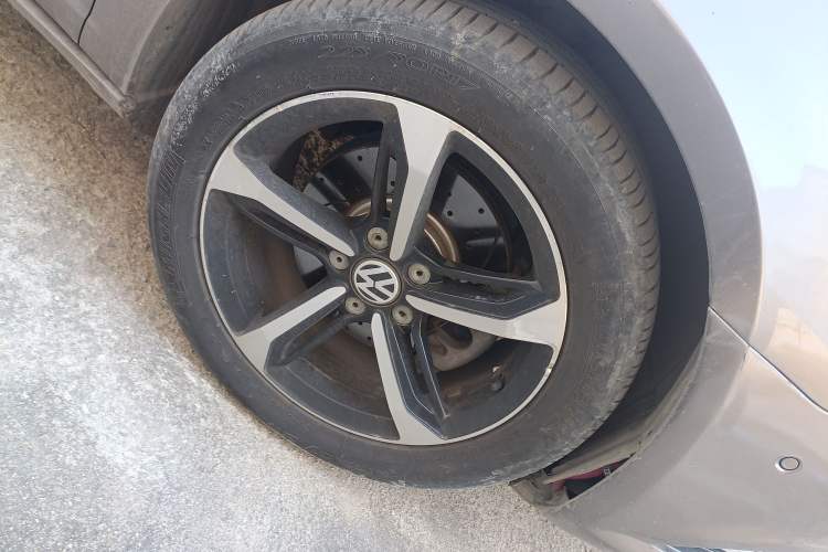 Used Volkswagen CC 2013 2.0 TSI Ultimate Model Right Front Wheel Hub
