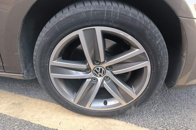 Used Volkswagen CC 2013 2.0 TSI Luxury Model Right Front Wheel Hub