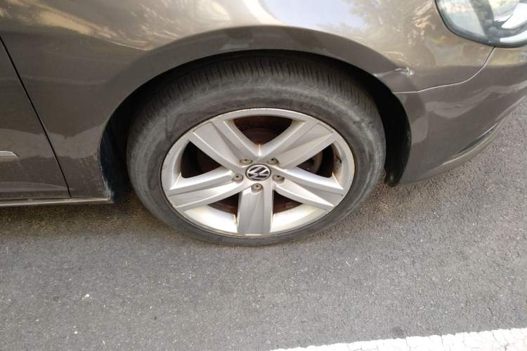 Used Volkswagen CC 2013 1.8TSI Prestige Model Right Front Wheel Hub