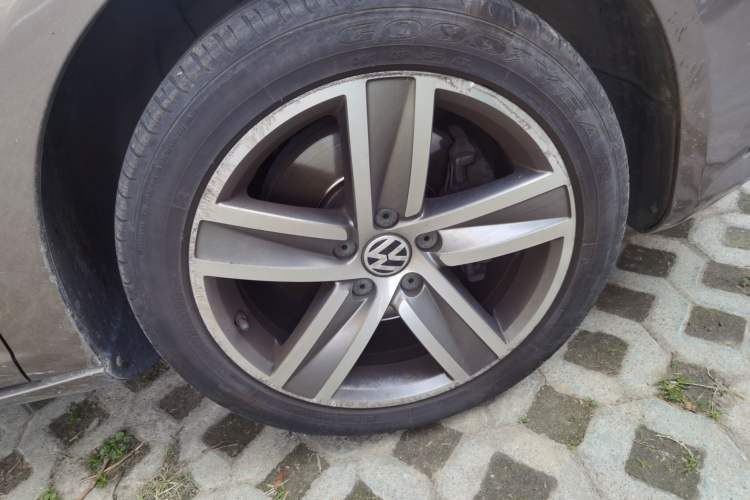 Used Volkswagen CC 2013 2.0 TSI Luxury Model Right Front Wheel Hub