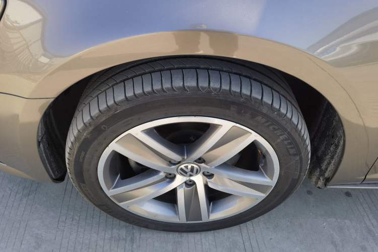 Used Volkswagen CC 2013 2.0 TSI Luxury Model Left Front Wheel Hub