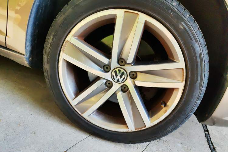 Used Volkswagen CC 2013 2.0 TSI Luxury Model Right Front Wheel Hub