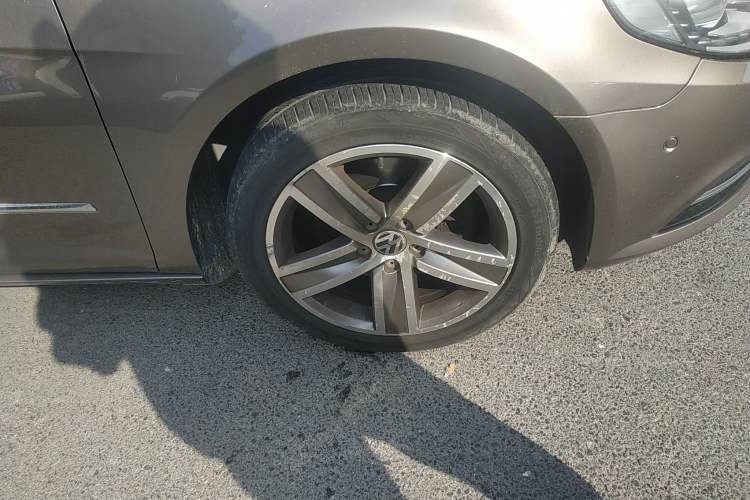Used Volkswagen CC 2013 1.8TSI Luxury Model Right Front Wheel Hub