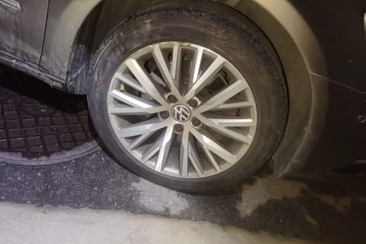 Used Volkswagen CC 2013 2.0 TSI Ultimate Model Right Front Wheel Hub