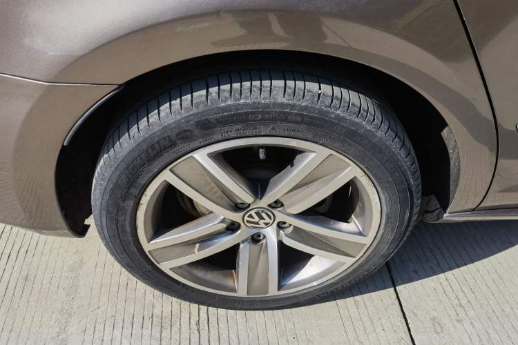 Used Volkswagen CC 2013 2.0 TSI Luxury Model Right Rear Wheel Hub