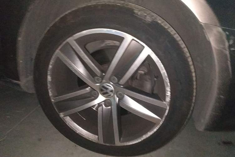 Used Volkswagen CC 2013 2.0 TSI Luxury Model Right Front Wheel Hub