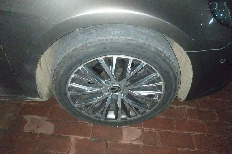 Used Volkswagen CC 2013 2.0 TSI Ultimate Model Right Front Wheel Hub