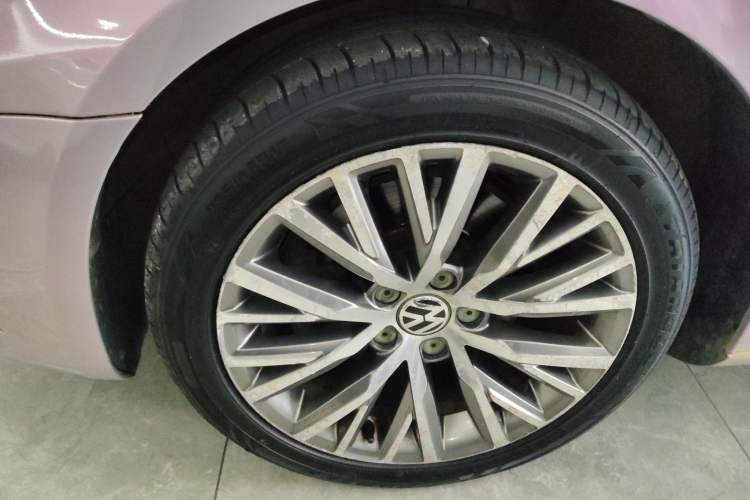 Used Volkswagen CC 2013 2.0 TSI Ultimate Model Left Front Wheel Hub
