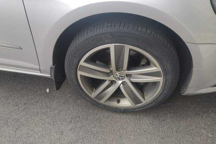 Used Volkswagen CC 2013 1.8TSI Luxury Model Right Front Wheel Hub