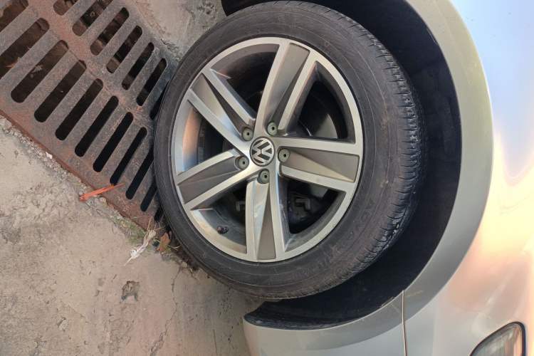 Used Volkswagen CC 2013 1.8TSI Luxury Model Right Front Wheel Hub