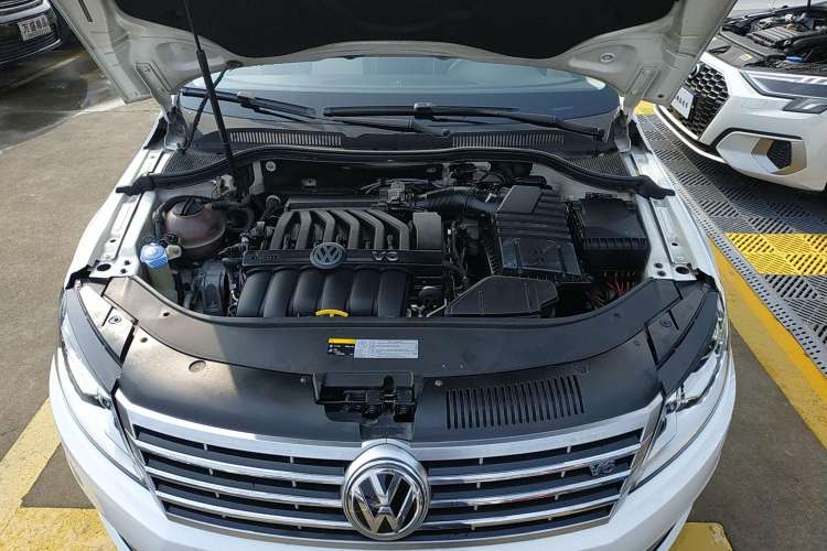 Used Volkswagen CC 2013 3.0 FSI V6 Engine Bay