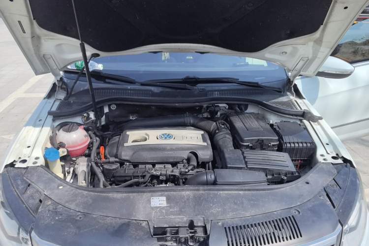 Used Volkswagen CC  Engine Bay