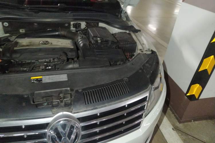 Used Volkswagen CC 2013 2.0 TSI Luxury Model Engine Bay Left