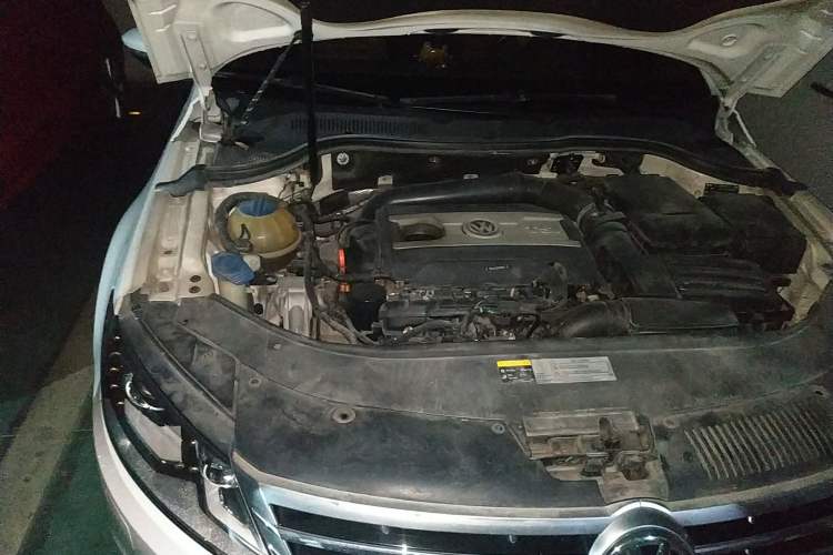 Used Volkswagen CC 2013 1.8TSI Luxury Model Engine Bay Right