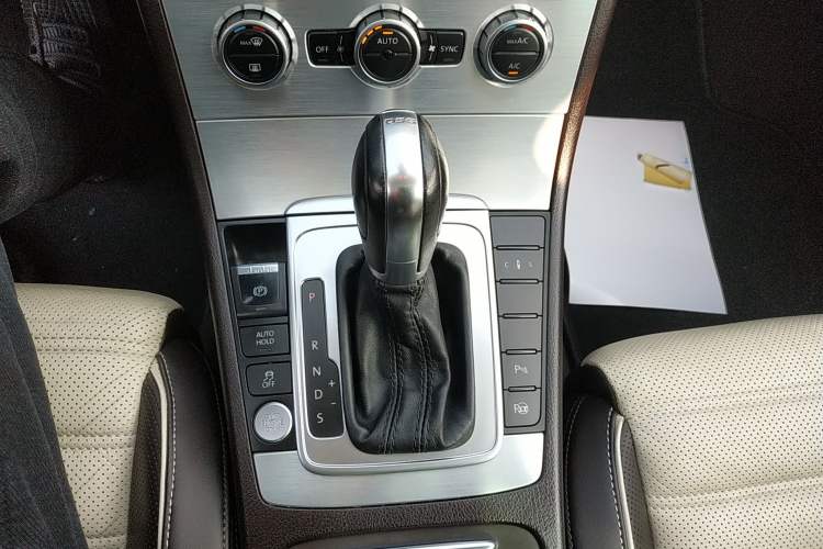 Used Volkswagen CC 2013 3.0 FSI V6 Gear Lever