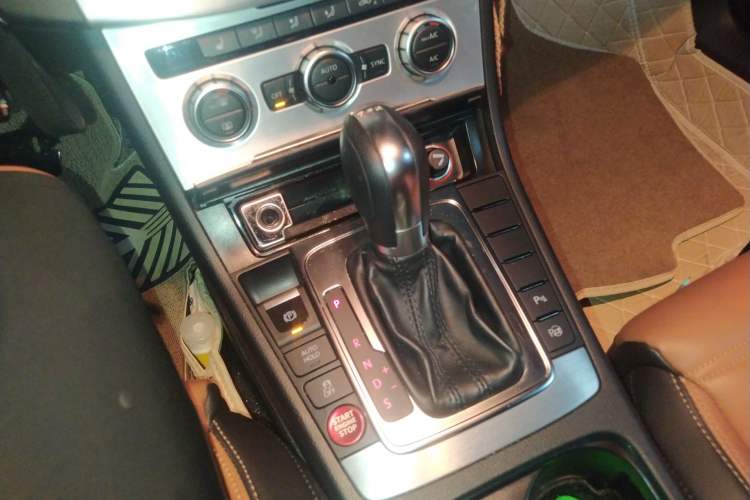 Used Volkswagen CC 2013 2.0 TSI Luxury Model Gear Lever