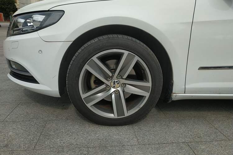 Used Volkswagen CC 2013 1.8TSI Luxury Model Left Front Wheel Hub