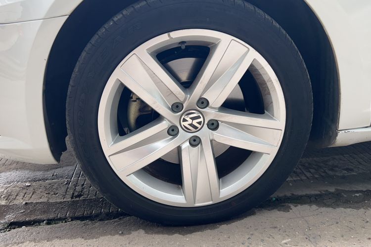 Used Volkswagen CC 2013 1.8TSI Prestige Model Left Front Wheel Hub