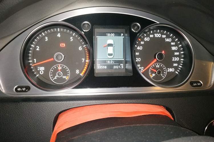 Used Volkswagen CC 2013 1.8TSI Luxury Model Odometer Close Up