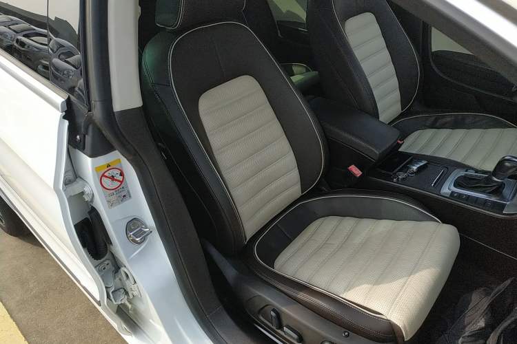 Used Volkswagen CC 2013 3.0 FSI V6 Right Front Seat
