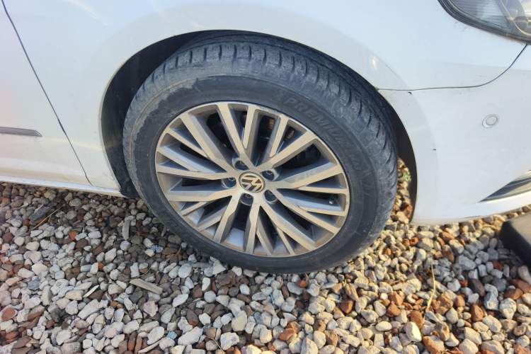 Used Volkswagen CC 2013 3.0 FSI V6 Right Front Wheel Hub