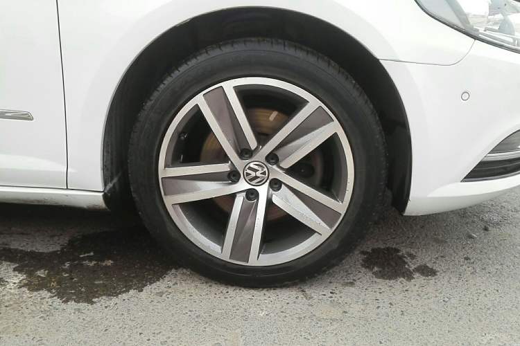 Used Volkswagen CC 2013 1.8TSI Luxury Model Right Front Wheel Hub