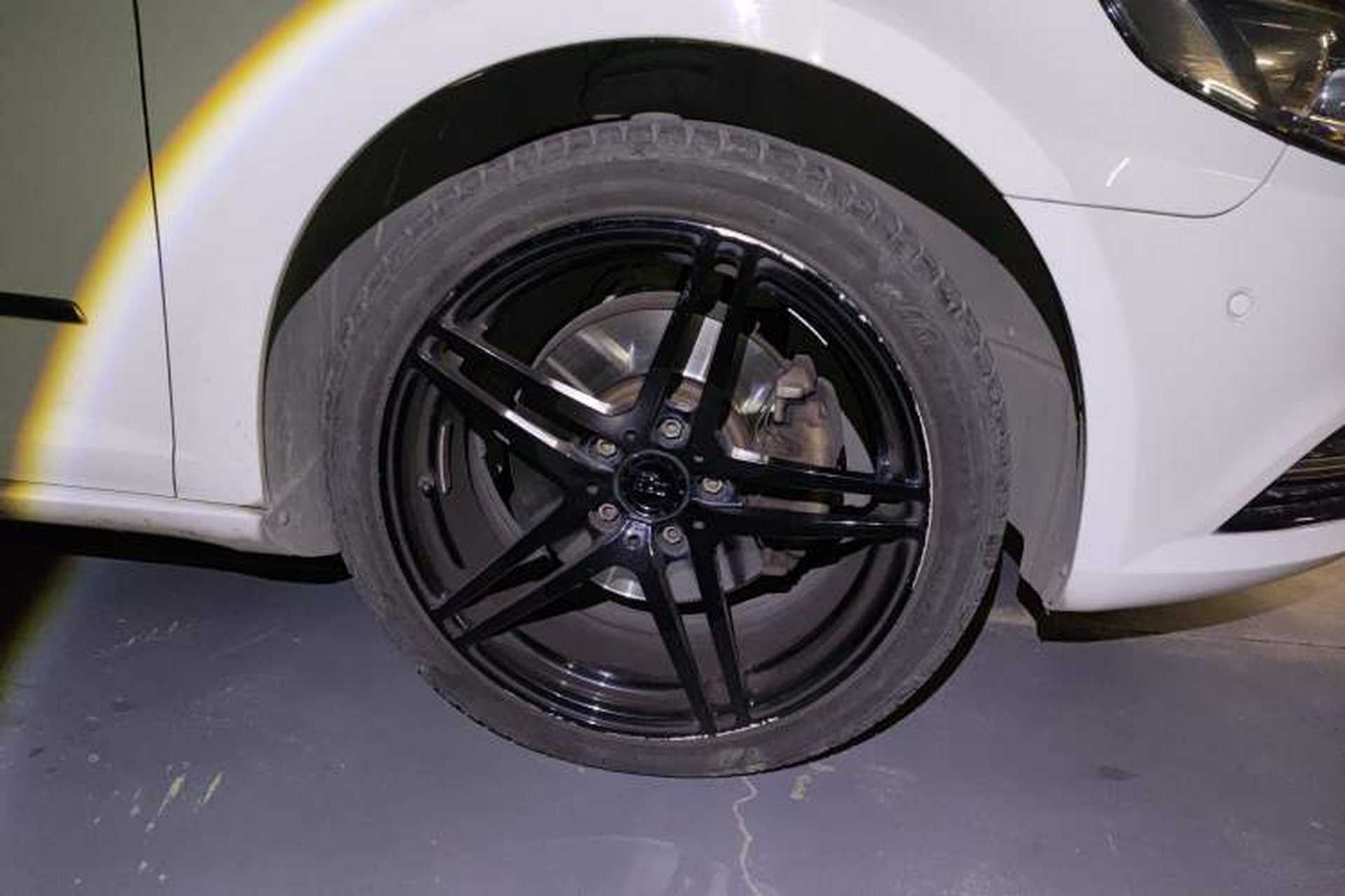 Used Volkswagen CC 2013 1.8TSI Luxury Model Right Front Wheel Hub
