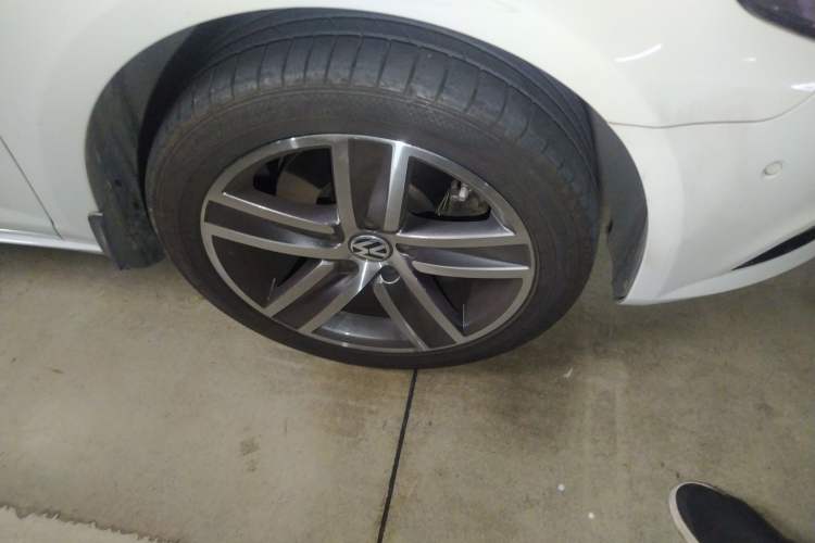 Used Volkswagen CC 2013 2.0 TSI Luxury Model Right Front Wheel Hub