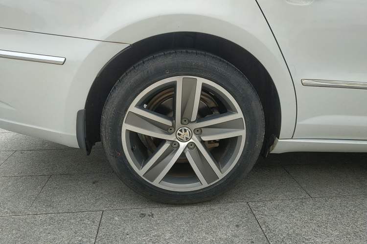 Used Volkswagen CC 2013 1.8TSI Luxury Model Right Rear Wheel Hub