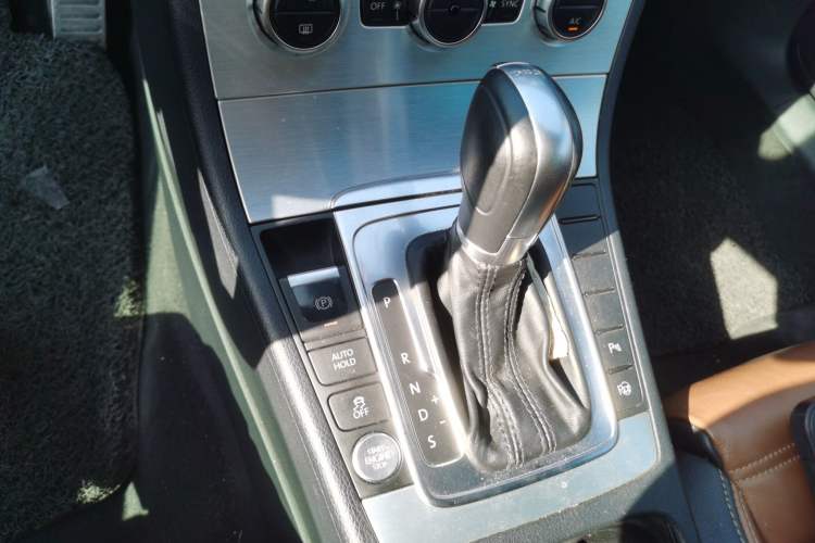 Used Volkswagen CC 2013 2.0 TSI Luxury Model Gear Lever