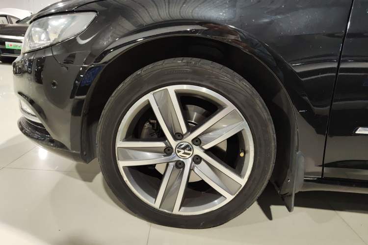 Used Volkswagen CC 2015 1.8TSI Luxury Model Left Front Wheel Hub