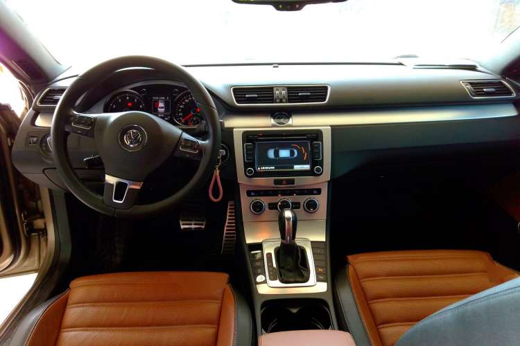 Used Volkswagen CC 2015 2.0 TSI Ultimate Model Center Console