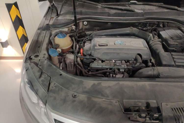 Used Volkswagen CC 2015 2.0 TSI Luxury Model Engine Bay Right
