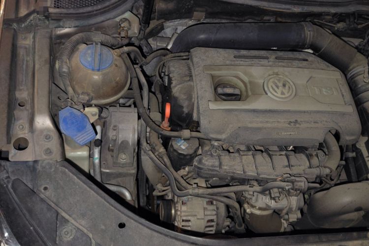Used Volkswagen CC 2015 1.8TSI Prestige Model Engine Bay Right