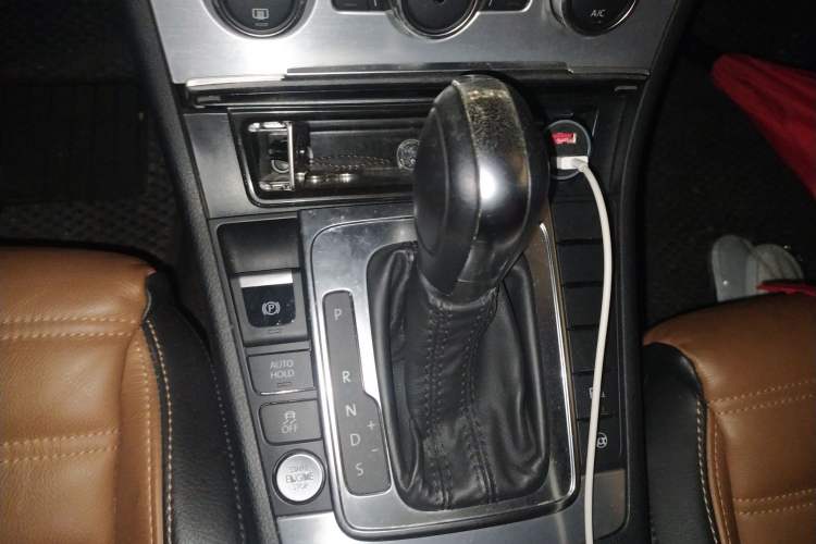 Used Volkswagen CC 2015 2.0 TSI Luxury Model Gear Lever