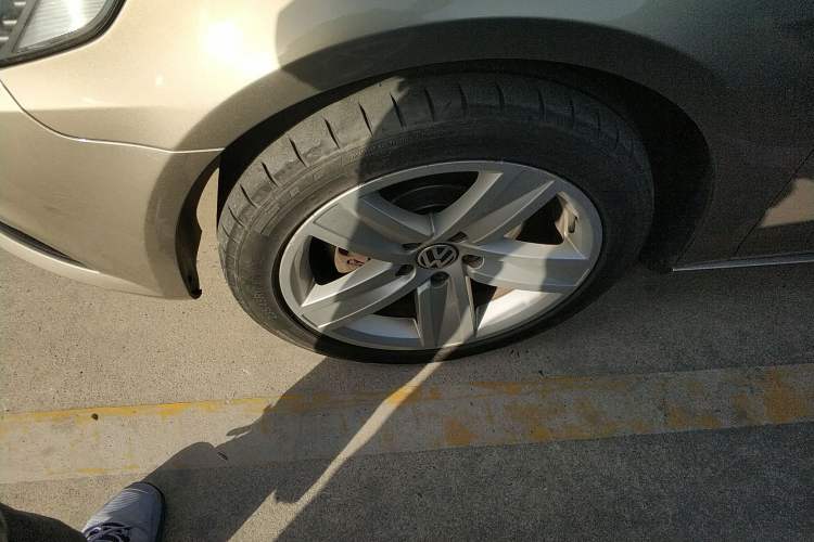 Used Volkswagen CC 2015 1.8TSI Prestige Model Left Front Wheel Hub