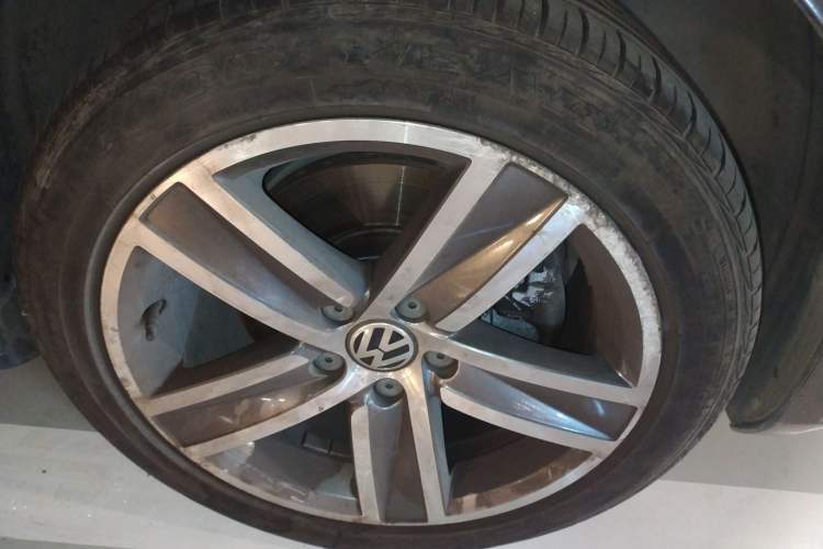 Used Volkswagen CC 2015 2.0 TSI Luxury Model Right Front Wheel Hub
