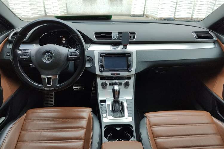 Used Volkswagen CC 2015 1.8TSI Luxury Model Center Console