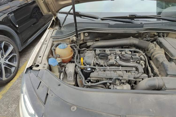 Used Volkswagen CC 2015 1.8TSI Luxury Model Engine Bay Right