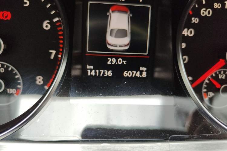Used Volkswagen CC 2015 1.8TSI Luxury Model Odometer Close Up