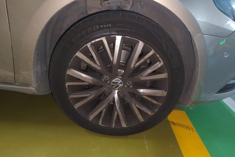 Used Volkswagen CC 2015 2.0 TSI Ultimate Model Right Front Wheel Hub
