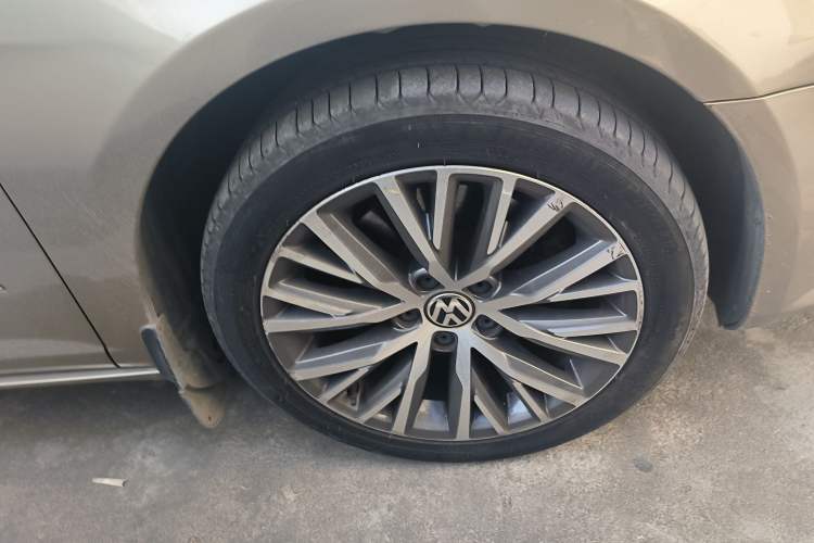 Used Volkswagen CC 2015 2.0 TSI Ultimate Model Right Front Wheel Hub