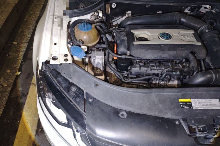 Used Volkswagen CC 2015 1.8TSI Luxury Model Engine Bay Right